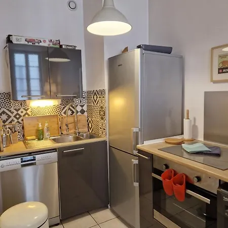 Appartement 2 Pieces Dans Le Centre Avec Petite Terrasse 3***