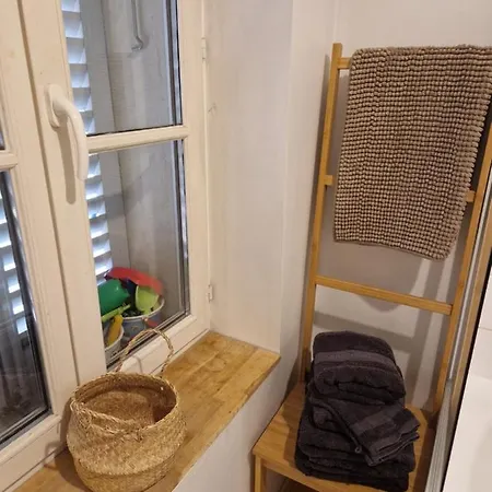 Appartement 2 Pieces Dans Le Centre Avec Petite Terrasse 3*** *